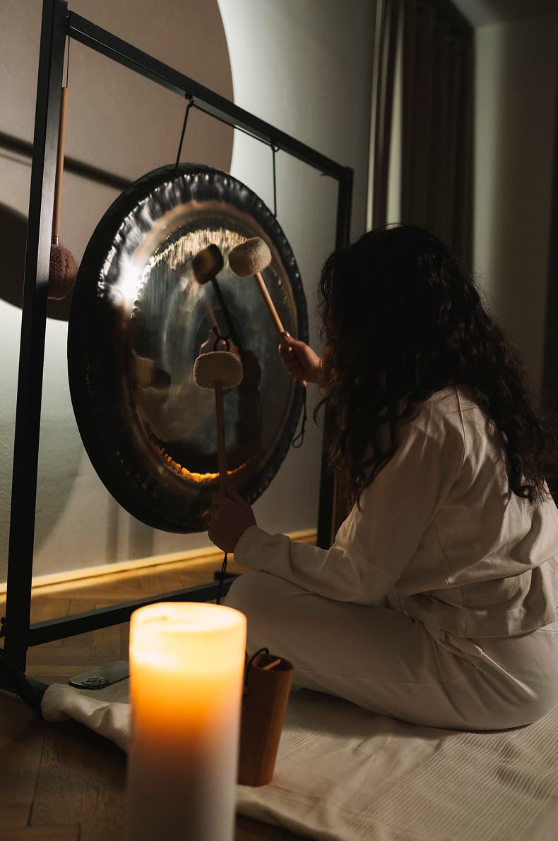 girl with gong